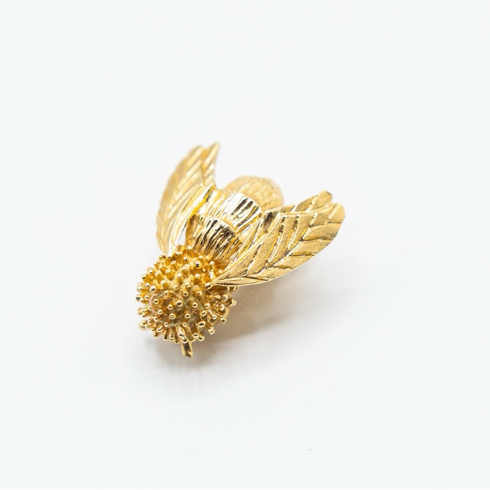 18 k gold bee brooch